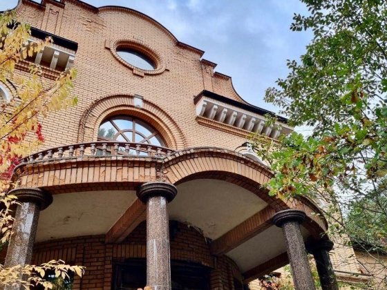 Козин. КМ Сосновий бір (Еліт). Резиденція в оточенні соснового лісу. Козин