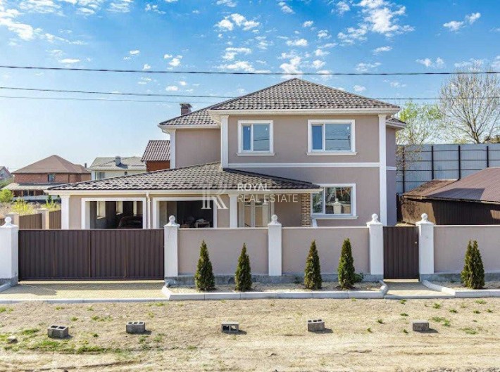 Продаж будинку Київська область Гатне 330м2 частковий ремонт, без ком. - фото 1