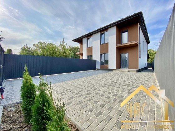 Продаж дуплексу без ремонту 130 м2 у центрі с. Гатне Гатне