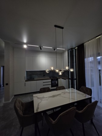 Будинок з ремонтом та меблями! Поруч ліс, свій двір! - фото 1