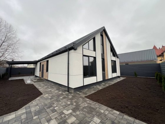 Комфортний будинок в Білогородці з великою земельною ділянкою для ВАС