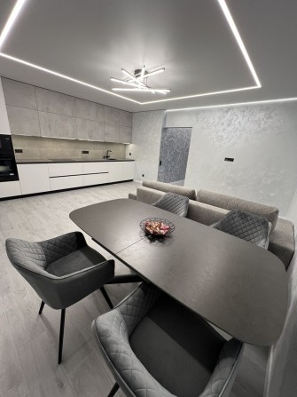 Таунхаус з ремонтом 120м2|2 сотки|БЕЗ%|Гатне|15 хв до метро - фото 1