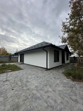 Фасадний будонок поруч з лісом в КМ - фото 1