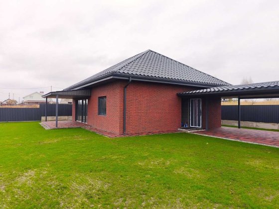 Готовий будинок з УКРИТТЯМ в затишній локації.