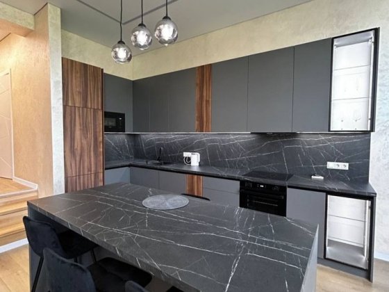 Таунхаус з ремонтом, меблями та технікою у Гатне Гатне