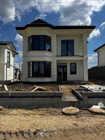 Стильні будинки в Гатному на кордоні з Крюківщиною - фото 1