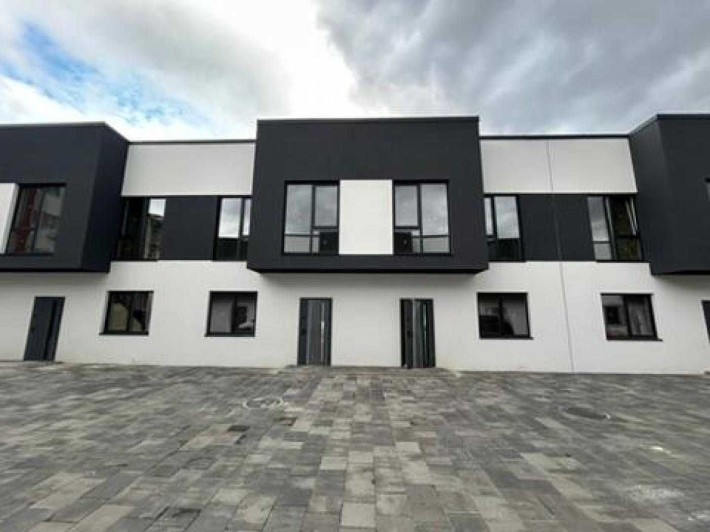 Цегляний таунхаус в Білогородці поруч з центром 76 м2 3 кімнати - фото 1