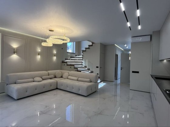 Вишуканий дуплекс з авторським ремонтом.Гатне Гатне