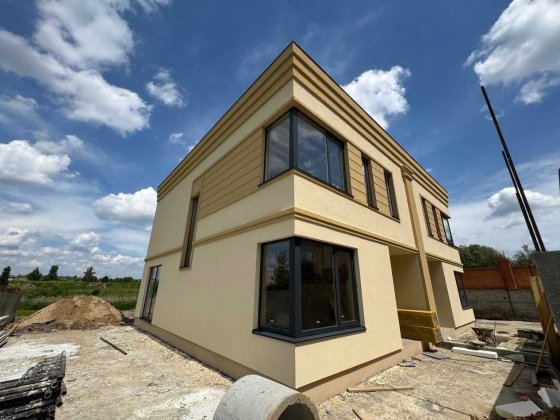 Продаж дуплексу 130 к.м. с Гатне, комунікації заведені,поруч Київ Гатне