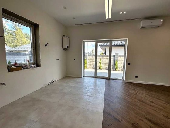 Одноповерховий будинок з ремонтом в котеджному містечку Ворзель