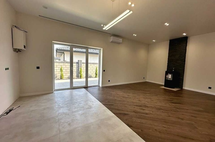 Одноповерховий КОТЕДЖ  з сучасним ремонтом! Ворзель. БЕЗ комісії! - фото 1