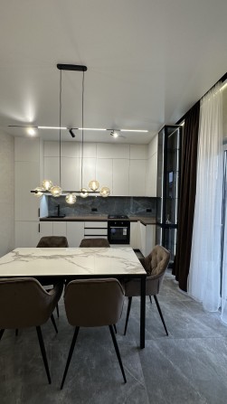 Стильний одноповерховий будинок з ремонтом - заїжджай і живи! - фото 1