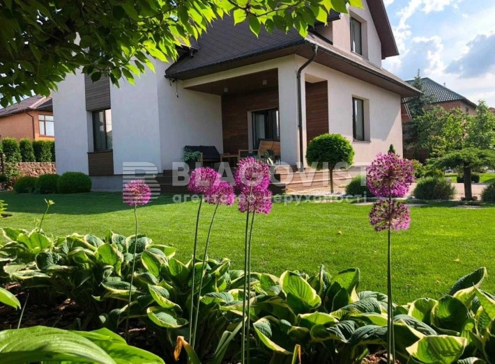 Новий, дизайнерський будинок на ділянці з неймовірним ландшафтом - фото 1