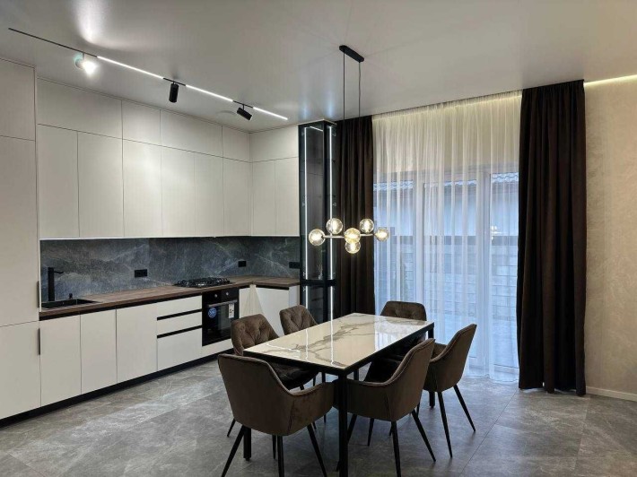 Будинок з Новим дизайнерським РЕМОНТОМ меблями, технікою!Мінімал оформ - фото 1