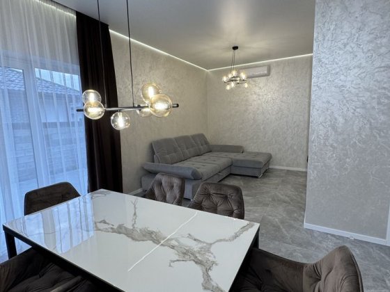 Будинок з ремонтом та ландшафтним дизайном Ворзель