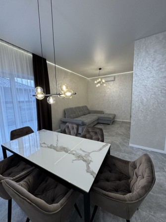 Будинок з ремонтом та ландшафтним дизайном - фото 1