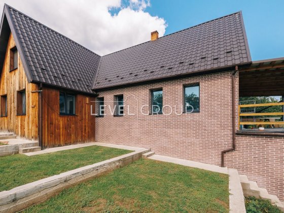 Лісники. Продаж будинку з терасою та спортзалом. Обухівський р-н. Лісники