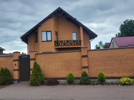 Продам будинок в Гнідині площею 147 м.кв. Центр села Гнедин