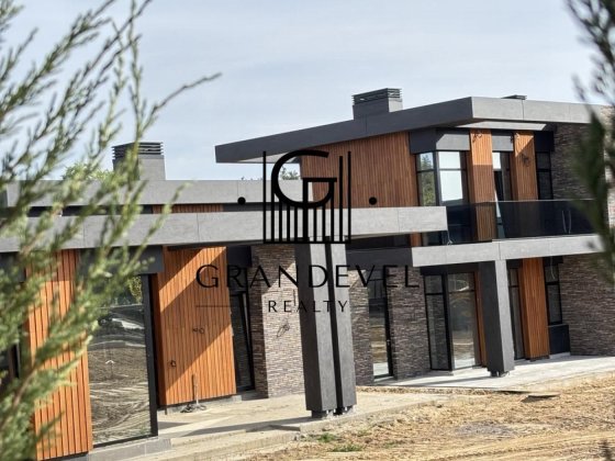 Продаж / Будинок / Ватутіна, Лісники Лесники