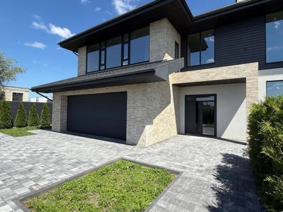 Продаж будинку у Лісниках, закрите КМ, гараж, 11 соток Лесники