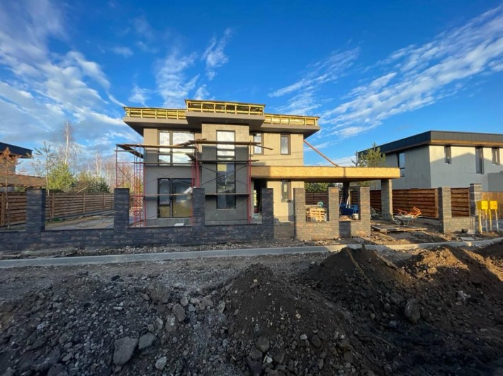 Будинок на етапі будівництва з басейном та навісом - фото 1