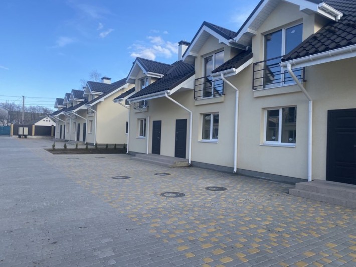 Таунхаус 110 м.кв в Гнідині з озером та басейном - фото 1