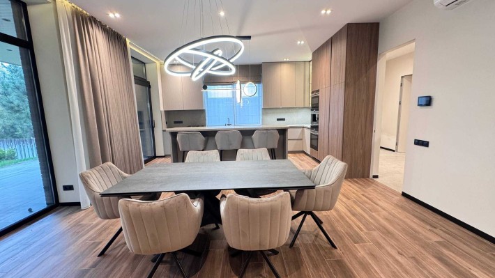 Продаж будинку в Лесніках з дизайнеським ремонтом - фото 1