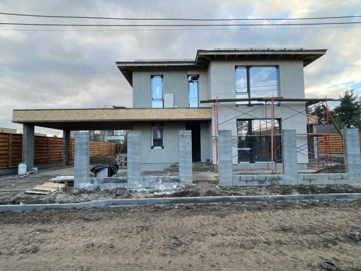 Будинок в сучасному стилі на етапі будівництва - фото 1
