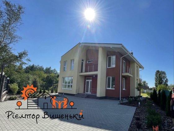 Продаж розкішного будинку  з басейном с. Гнідин Гнедин