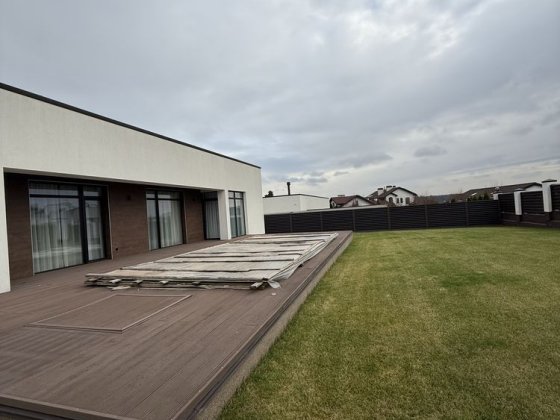 Шикарний будинок з басейном в Стоянці!15 соток землі,авторський ремонт Стоянка