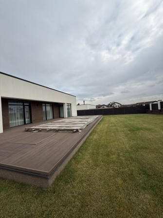 Шикарний будинок з басейном в Стоянці!15 соток землі,авторський ремонт - фото 1