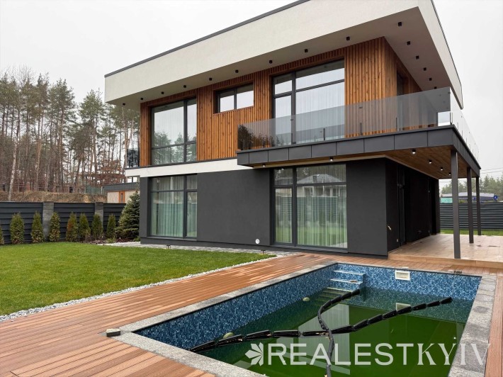 Автономний будинок у КМ Нова Ходосівка з інвертором Deye та басейном - фото 1