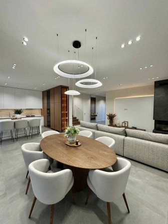 Елітний дім 240 м²: дизайнерський ремонт, підземний паркінг - фото 1