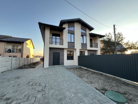 Дуплекс,Топ ціна,поряд ліс,5 хв до виїду на Київ,Без комісії% Стоянка