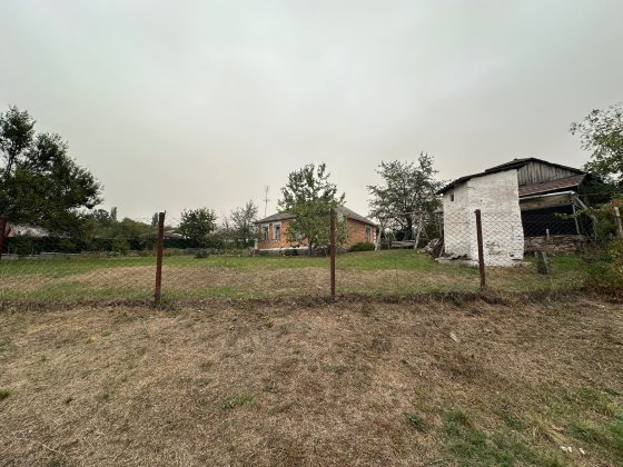 Цегляний будинок з прибудовою, підвалом, гаражем та літньою кухнею Богуслав