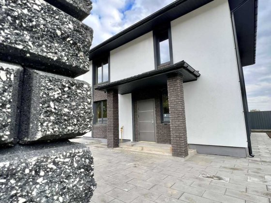 Продаж будинку  у передмісті Столиці, 10 хвилин їзди! Стоянка