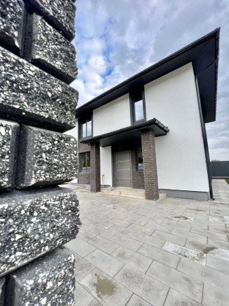 Продаж будинку  у передмісті Столиці, 10 хвилин їзди! - фото 1