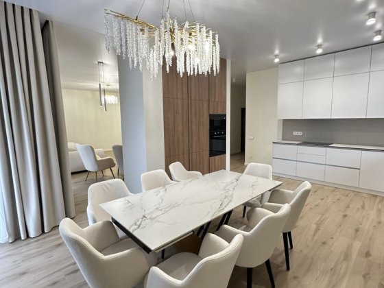 Новий будинок З РЕМОНТОМ біля Києва. Стоянка