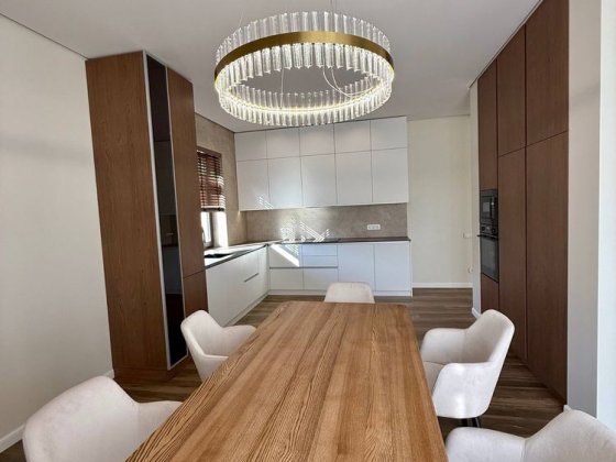 Будинок з новим дизайнерським ремонтом у Стоянці, 14 соток, автонавіс Стоянка