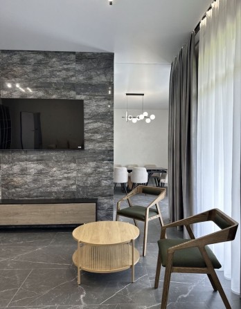 Одноповерховий будинок з ремонтом 165 м² , 8 соток. КМ з охороною. - фото 1