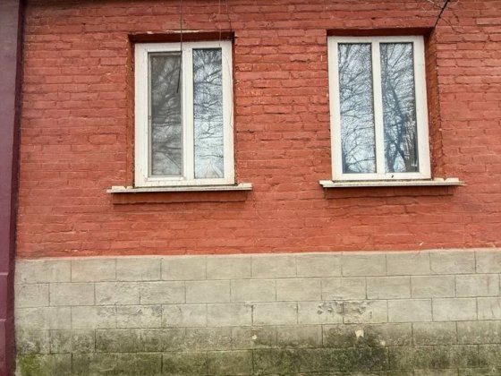 Фасадна частина будинку Центр Сквира