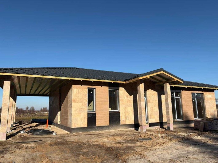 Будинок в оточенні лісу - фото 1