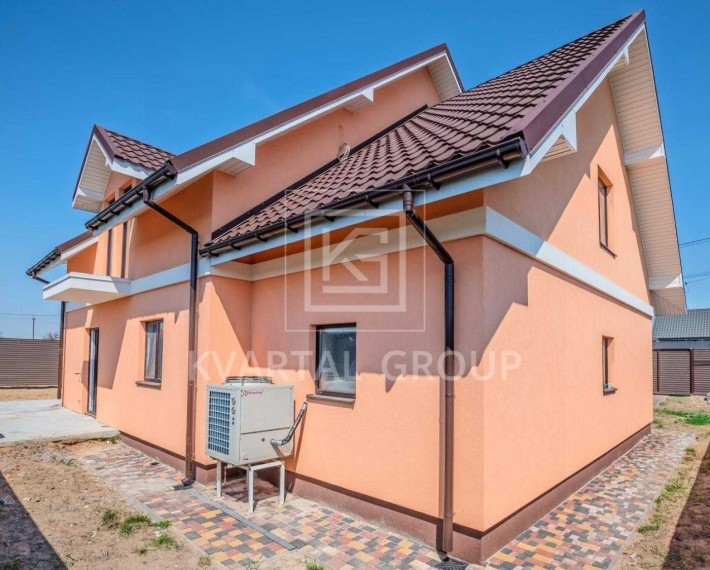 Новий двоповерховий будинок з ремонтом с. Бузава Київська обл - фото 1