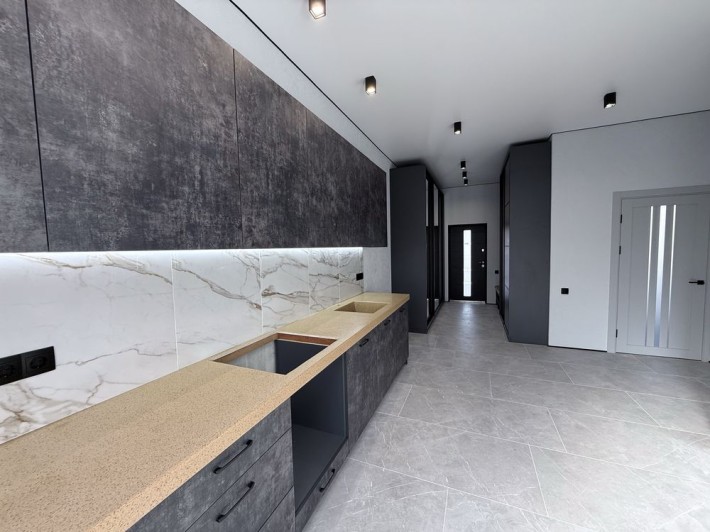 Танхаус з ремонтом, тераса. Продаж за програмами - фото 1