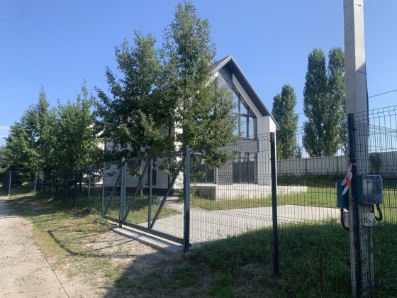 Продається будинок в котеджному містечку неподалік Києва. Дмитрівка