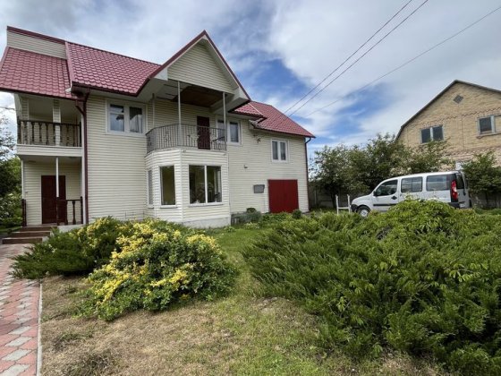 Будинок з ремонтом на 25 сотках землі. Забуччя