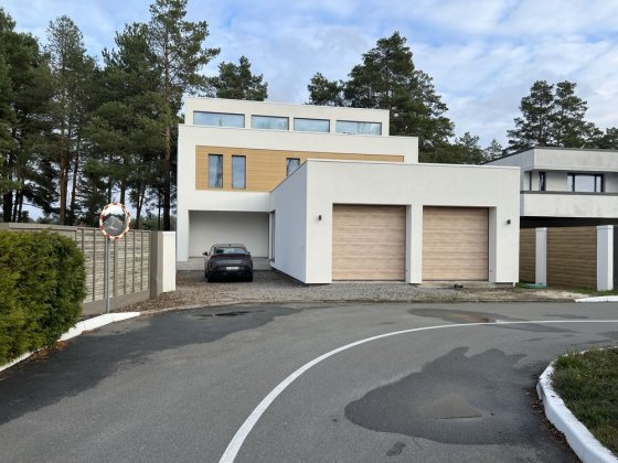 Новий житловий будинок з виходом до води Лебедевка