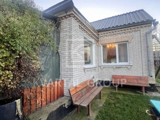 Будинок з ремонтом є погреб, гараж, літня кухня. с. Мила Київська обл. Мила