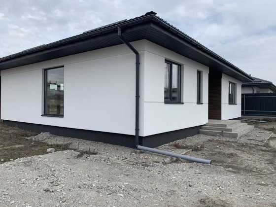 Продаж котеджного будинку в закритому містечку. ділянка 8-сот Михайловка-Рубежовка