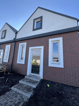 Двоповерховий таунхаус! Поруч озеро! - фото 1